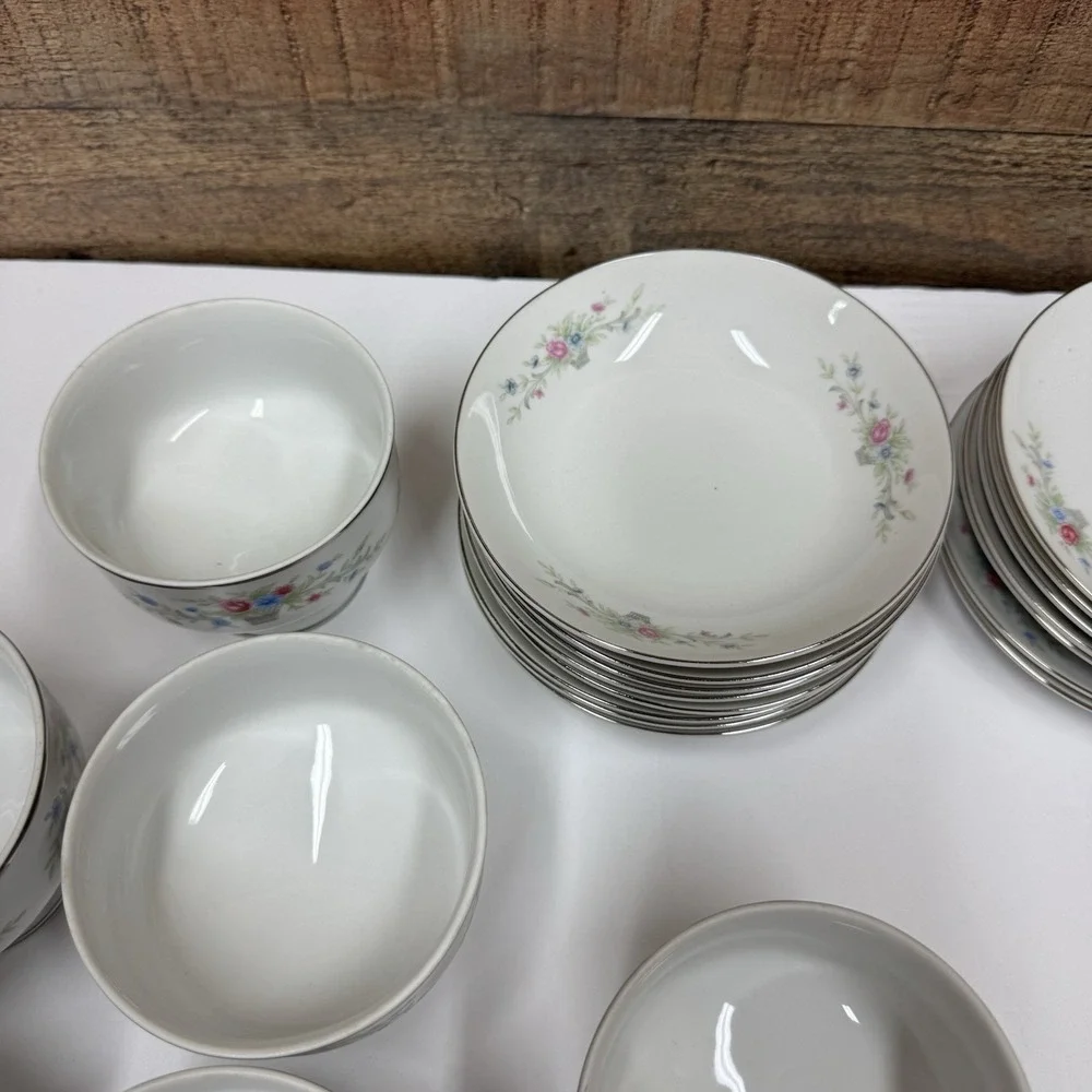 Florenteen Fine China Fantasia Japan 53 Piece Set- Service for 8 Floral Silver